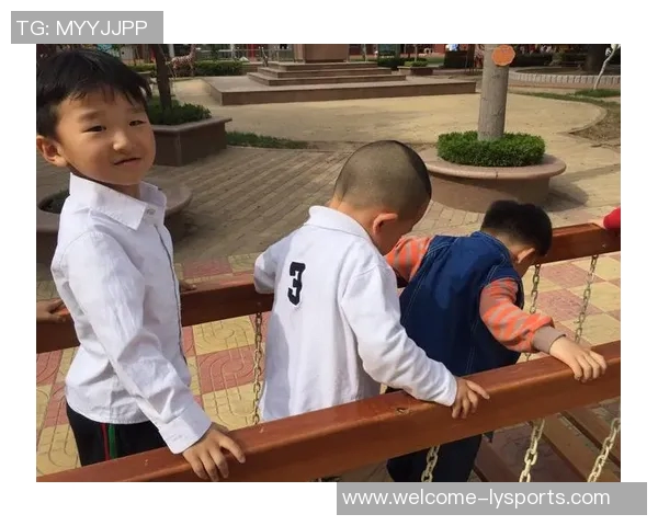 年轻球员激情四溢文班遭双人犯规卡斯尔与米奇争执双双被罚