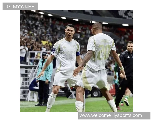 马内射门被挡菲利克斯补射完成帽子戏法球队大胜5-1领先