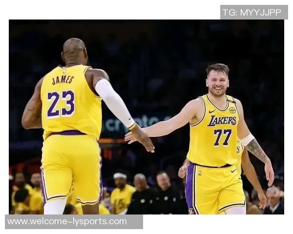 大范分析：里夫斯无球跑动活跃东契奇詹姆斯却选择静止待命